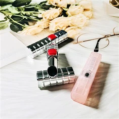 বিলাসবহুল ঠোঁট গ্লস পাত্রে