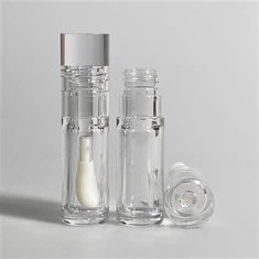 ঠোঁটের গ্লস টিউব পরিষ্কার করুন