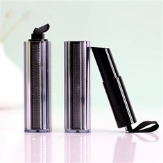 লিপস্টিক পাত্রে খালি