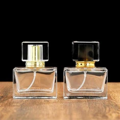 খালি গাড়ি পারফিউমের বোতল