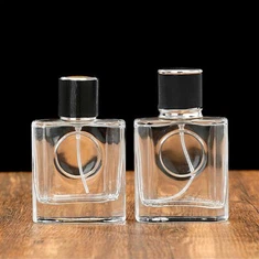 সুন্দর পারফিউমের বোতল